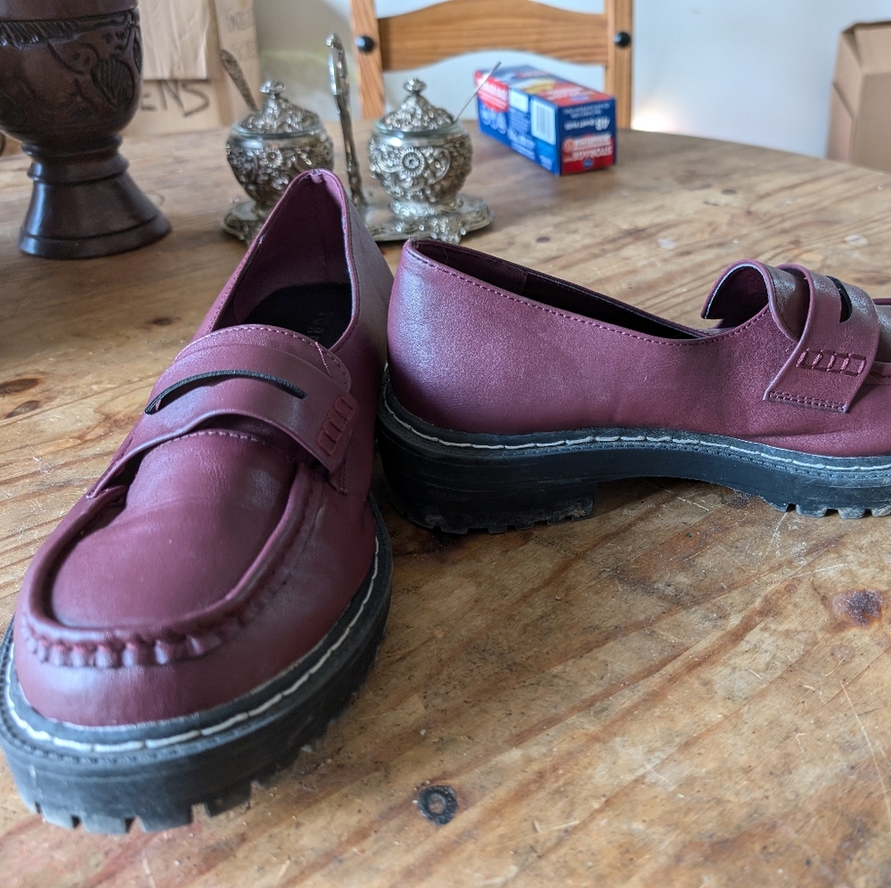 Torrid 9.5 maroon loafers